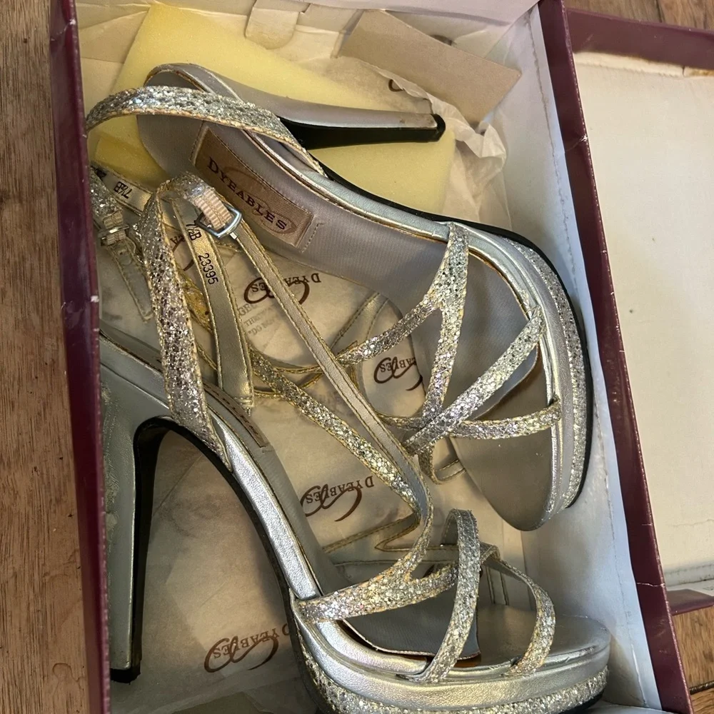 Dyeables Gold Platform Heels - Picture 4 of 7